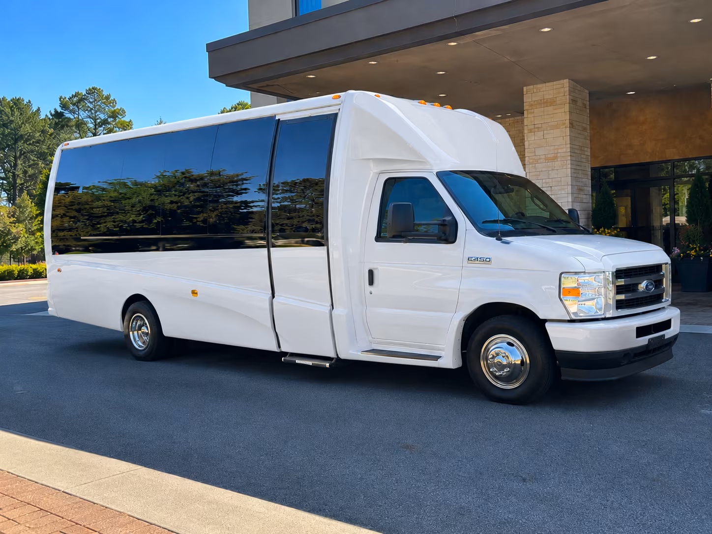 corporate airport transfer buses between santee and san diego international airport