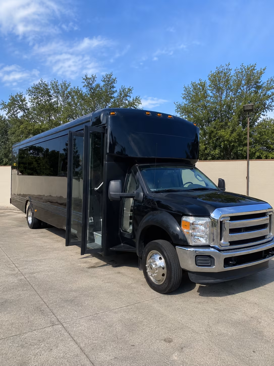 santee 20 passenger party bus
