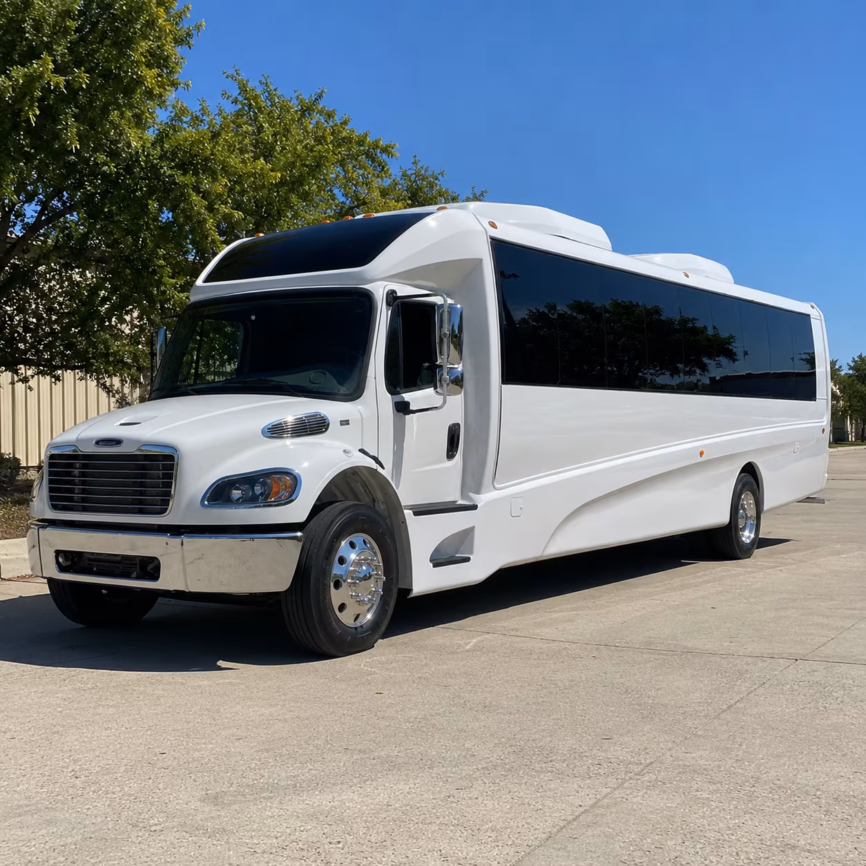 santee 25 passenger minibus