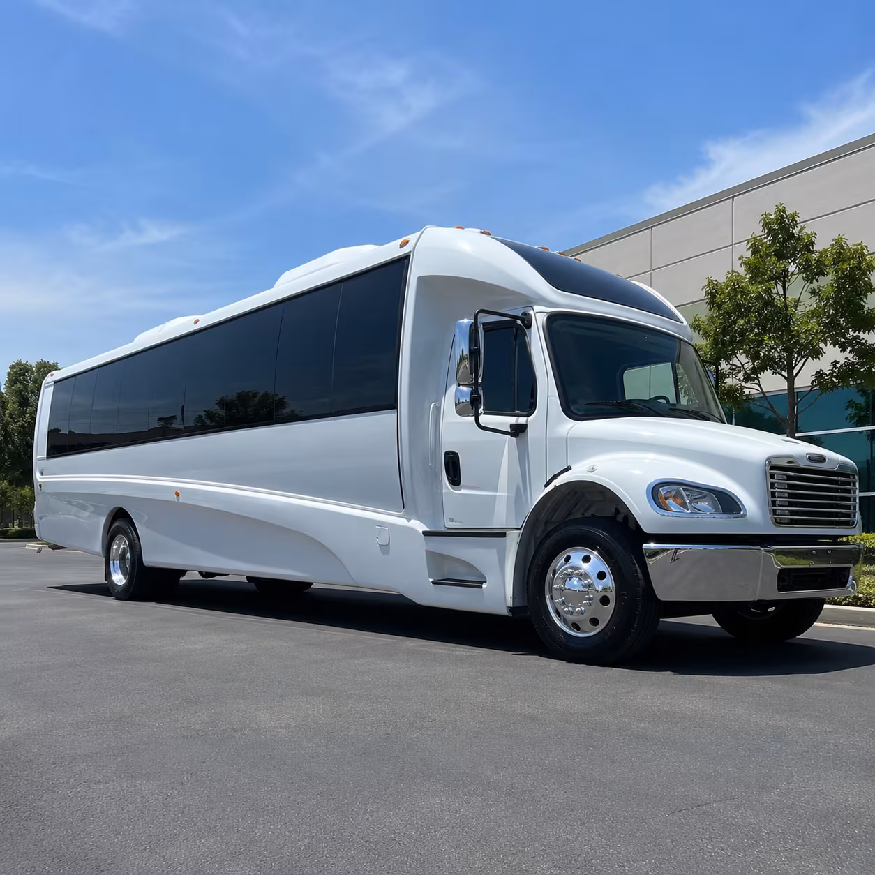 santee 28 passenger minibus